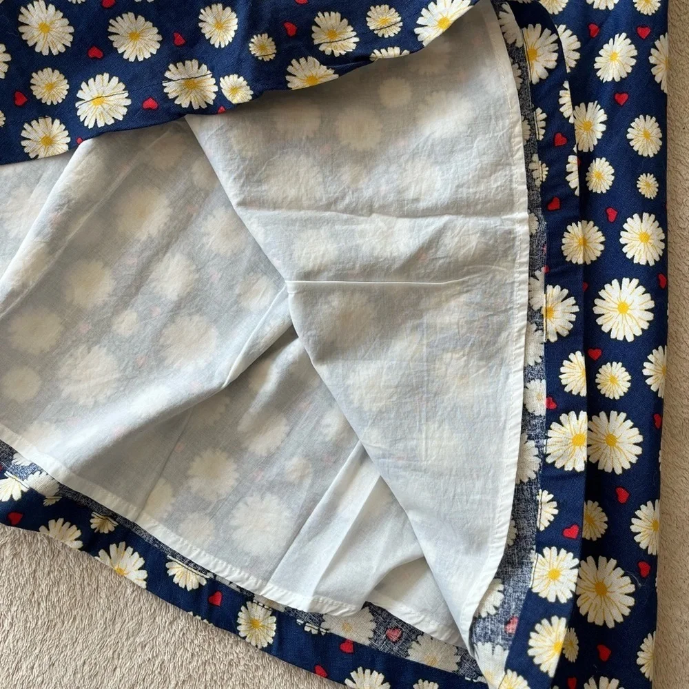 Retro-Inspired Navy Daisy A-Line Skirt with Red Heart Accents M - Picture 7 of 10